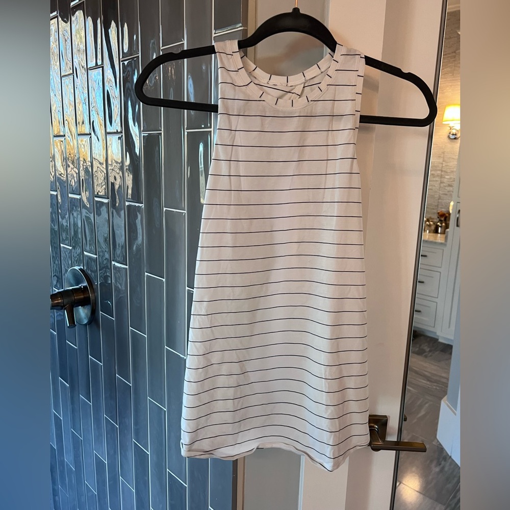 Lululemon striped open back top size 6 white with black stripe